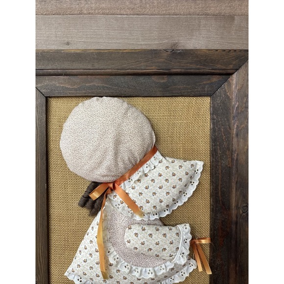 VTG HOLLY HOBBIE1970S WALL ART PUFF FABRIC.3D BONNET.PONYTAIL Burlap - Picture 2 of 4